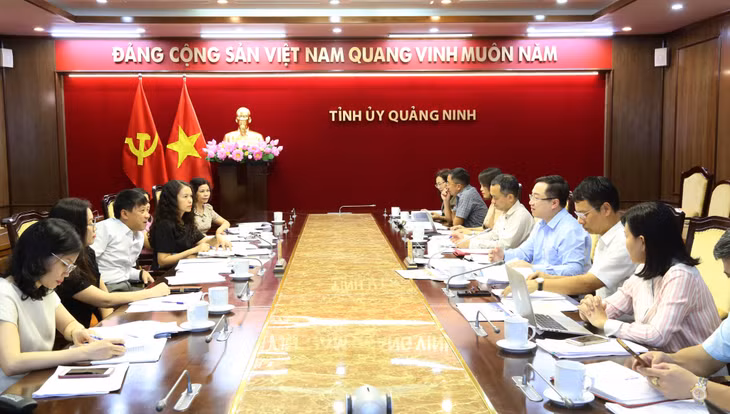 Quang cảnh buổi làm việc.