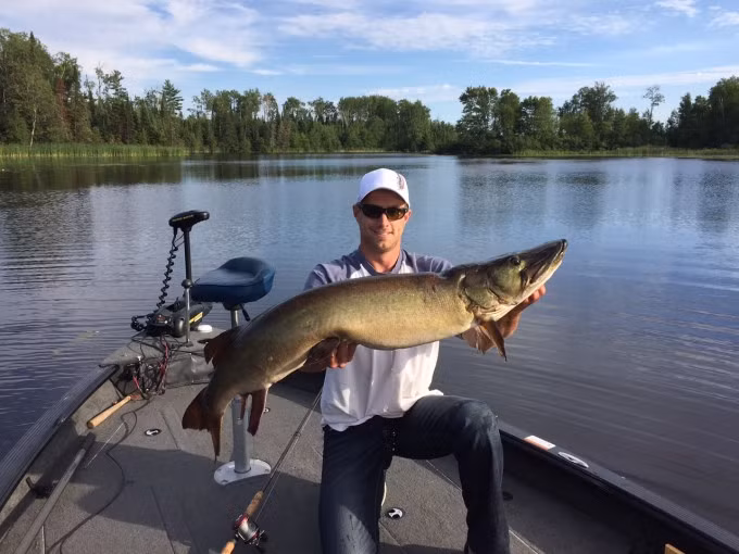Du khách câu cá trên hồ. Ảnh: Chippewa Flowage