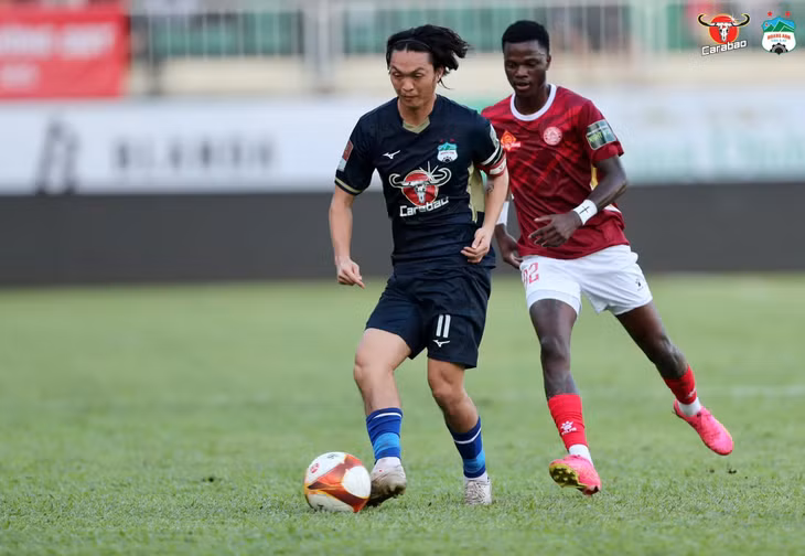 Tiền vệ Nguyễn Tuấn Anh sẽ tiếp tục đóng vai trò trụ cột cho Hoàng Anh Gia Lai ở V.League 2023-2024. Ảnh: CLB HAGL