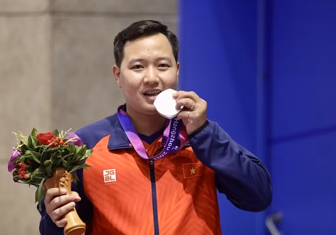 Ngô Hữu Vương giành HC bạc 10m súng trường hơi di động nam Asiad 19.