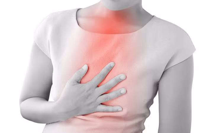 Đa phần bệnh nhân đến khám bác sĩ có rất nhiều triệu chứng như nóng rát vùng trước ngực, đau thượng vị, ợ hơi…