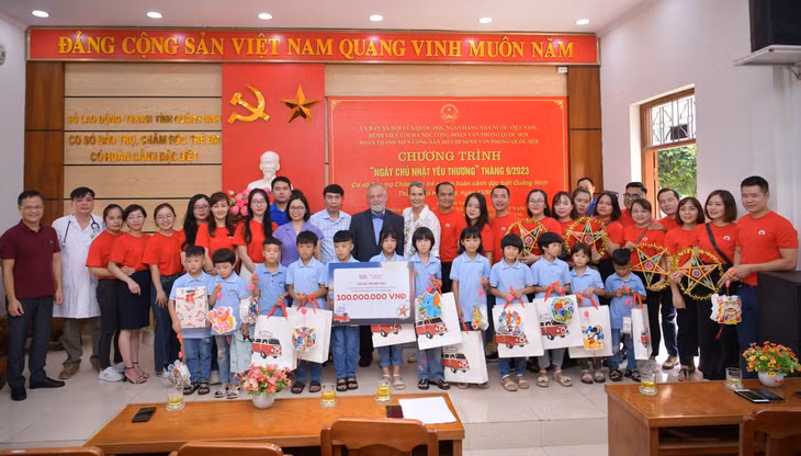 100 triệu đồng hỗ trợ đã được Công ty TNHH Home Credit tặng cho Cơ sở bảo trợ và chăm sóc trẻ em tỉnh Quảng Ninh.