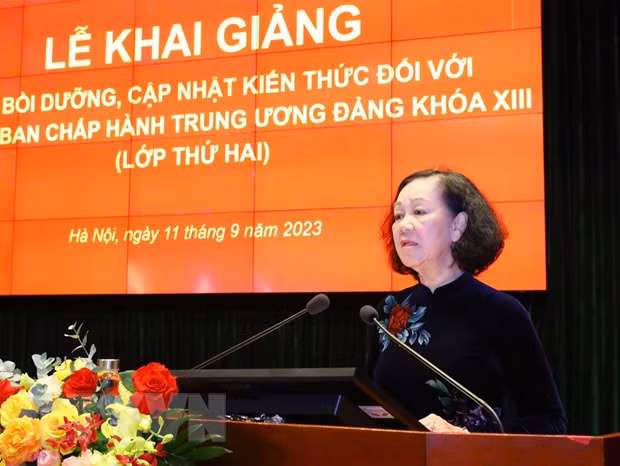 Khai giang Lop boi duong doi voi Uy vien Trung uong Dang khoa XIII hinh anh 1