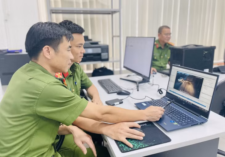 Giám định kỹ thuật số - điện tử tại Phòng Kỹ thuật hình sự (Công an tỉnh).