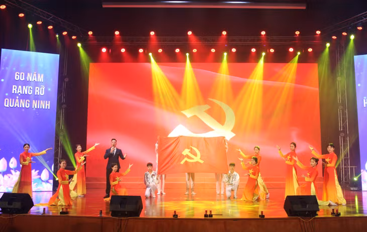 Liên hoan Tiếng hát khu dân cư năm 2023 do Mặt trận Tổ quốc các cấp trong tỉnh chủ trì tổ chức trở thành đợt sinh hoạt văn hóa tinh thần sôi nổi chào mừng 60 năm thành lập tỉnh Quảng Ninh.