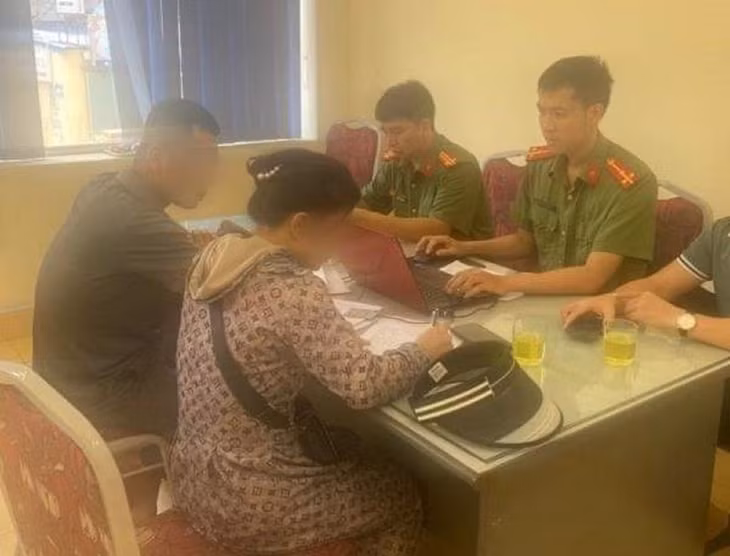 Công an huyện An Dương (TP Hải Phòng) làm việc với đối tượng đăng tin sai sự thật.