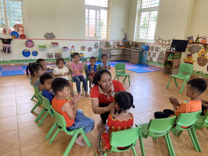 Giờ học của Cô và trò Trường Mầm non Đồn Đạc, huyện Ba Chẽ.