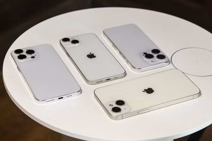 Mô hình iPhone 15 xuất hiện tại Việt Nam. Ảnh:Trần Hiệp