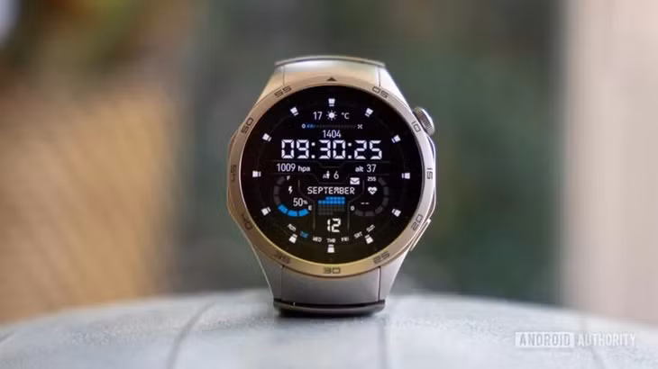 Phiên bản 46mm có ngoại hình cứng cáp hơn với thiết kế hình bát giác (Ảnh: Android Authority).