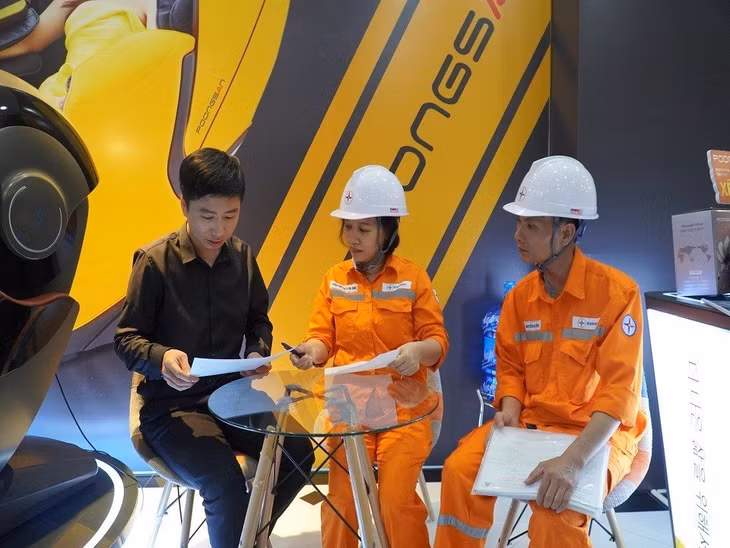 Trước khi thực hiện các đơn vị Điện lực sẽ làm việc và cùng thống nhất với khách hàng ký kết Biên bản thỏa thuận về thay đổi ngày ghi chỉ số với khách hàng sinh hoạt. Ảnh do đơn vị cung cấp