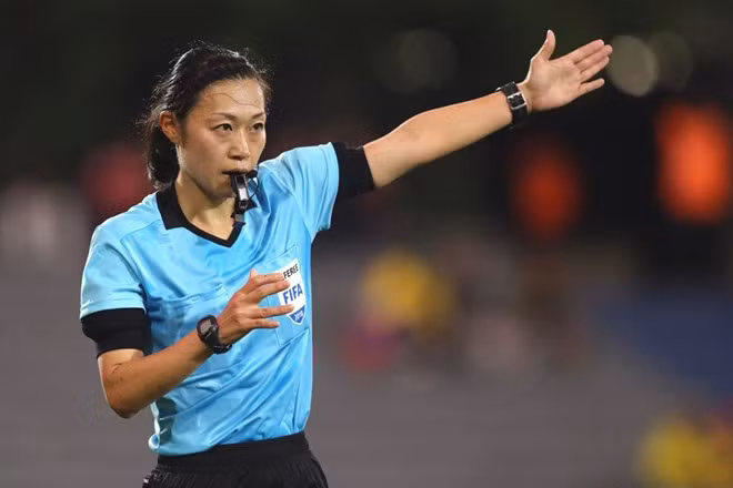 Bà Yoshimi Yamashita là 1 trong 2 trọng tài nữ làm nhiệm vụ tại Asian Cup 2023. Việt Nam không có trọng tài nào được góp mặt. Ảnh: FIFA