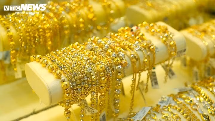 Giá vàng trong nước mất mốc 69 triệu đồng/lượng sau 10 ngày.