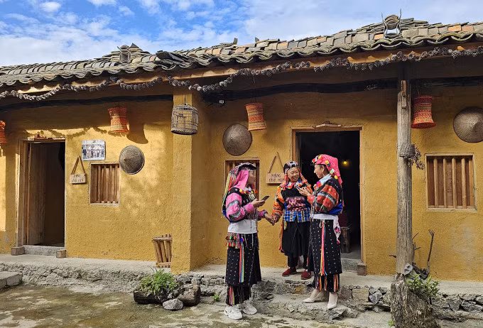 Homestay nhà trình tường của người Lô Lô. Ảnh: Thu Hằng
