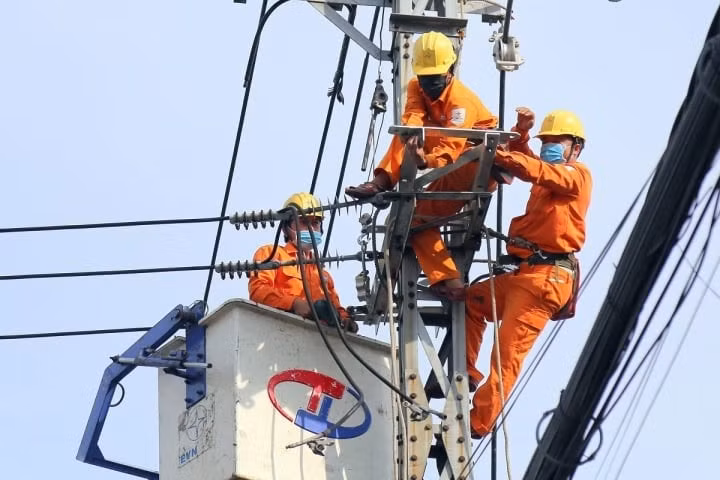 Phụ tải điện miền Bắc tiếp tục tăng cao, bình quân 9%/năm, EVN đưa ra cảnh báo năm 2024 miền Bắc có thể thiếu từ 420 MW – 1.770MW điện (Ảnh minh hoạ: EVN).