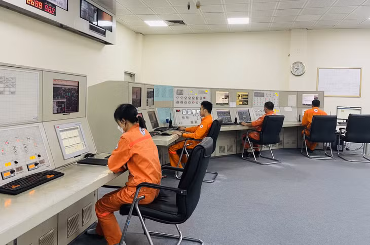 Công ty Nhiệt điện Uông Bí luôn quan tâm chăm lo điều kiện làm việc cho người lao động. (Ảnh: Trung tâm điều hành sản xuất của công ty).