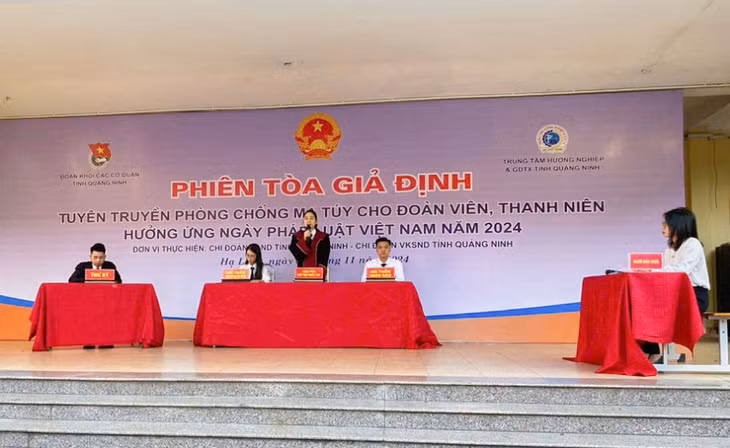Phiên tòa giả định có nội dung xét xử sơ thẩm công khai vụ án hình sự về tội “Tổ chức sử dụng trái phép chất ma tuý”.