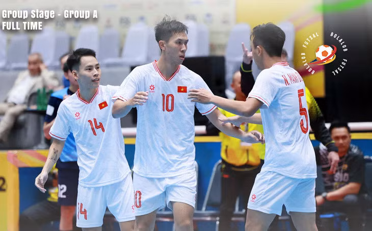 Đội tuyển futsal Việt Nam ăn mừng bàn thắng vào lưới Brunei - Ảnh: BOLALOD FUTSAL