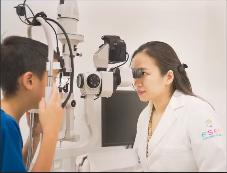 Khám mắt định kỳ là điều cần thiết để phát hiện sớm và điều trị các vấn đề về mắt.