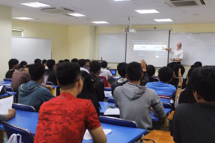 Dịch vụ học hộ, thi hộ không còn quá xa lạ với sinh viên các trường đại học. (Ảnh minh hoạ)