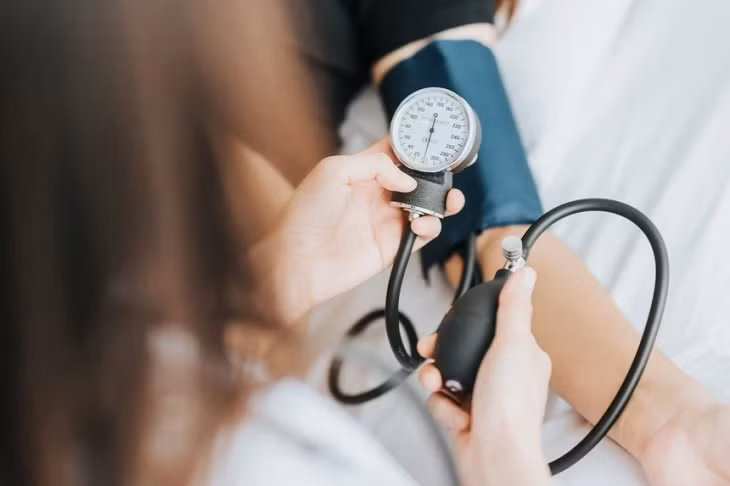 Huyết áp cao vào buổi sáng có thể là tình trạng đáng lo ngại. Ảnh: Cardahealth.