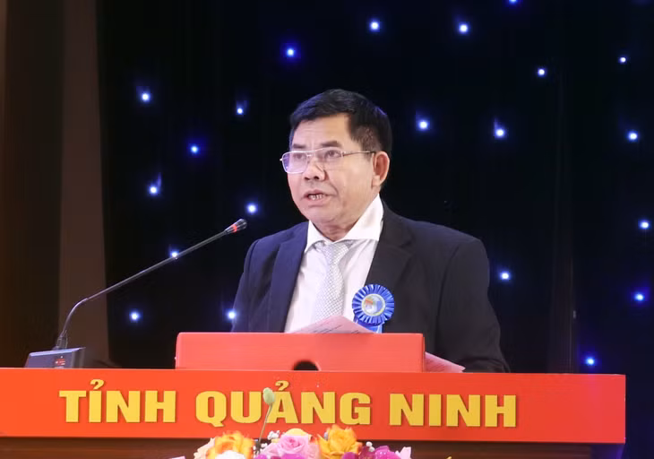 Đồng chí Y-Thông, Thứ trưởng, Phó Chủ nhiệm Ủy ban Dân tộc, phát biểu tại Đại hội