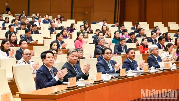 Lãnh đạo Đảng, Nhà nước và các đại biểu Quốc hội tham dự phiên bế mạc. (Ảnh: DUY LINH)