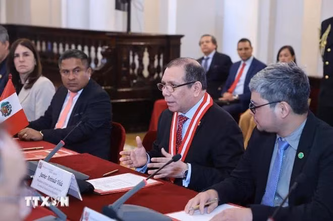 Chánh án Toà án Tối cao Peru Javier Arévalo Vela phát biểu tại cuộc hội kiến Chủ tịch nước Lương Cường. (Ảnh: Lâm Khánh/TTXVN)