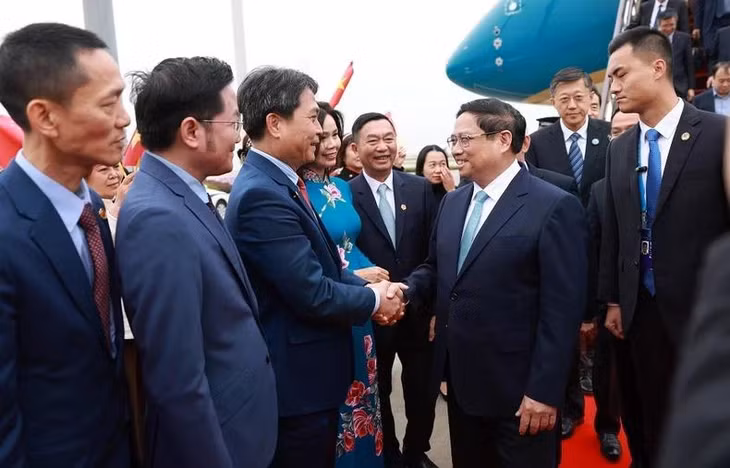 Lễ đón Thủ tướng Phạm Minh Chính đến Côn Minh, tỉnh Vân Nam bắt đầu chuyến tham dự Hội nghị Thượng đỉnh Hợp tác tiểu vùng Mekong mở rộng (GMS) lần thứ 8. Ảnh: Dương Giang-TTXVN