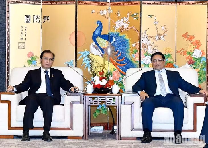 Thủ tướng Phạm Minh Chính tiếp ông Giang Nhị, Chủ tịch Tập đoàn Hoa Điện Trung Quốc. (Ảnh: Thanh Giang)