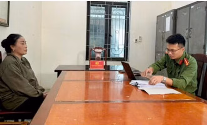 Đối tượng Lê Thị Huệ bị bắt vì cho vay nặng lãi. Ảnh: CATH