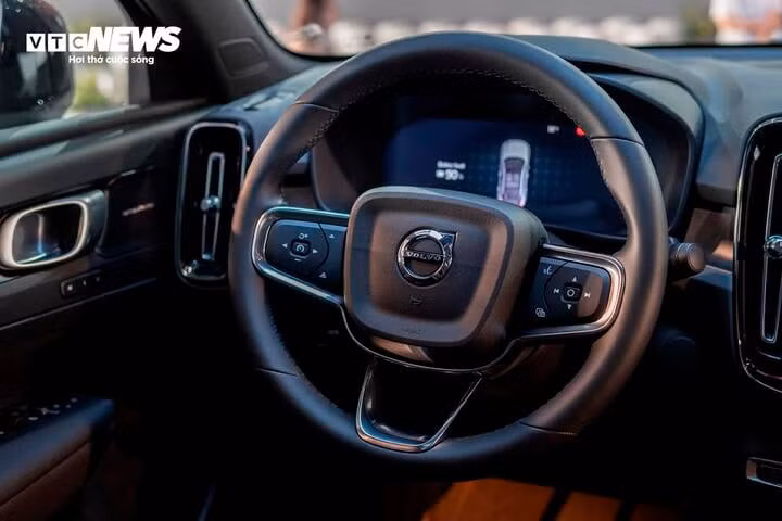 Các trang bị an toàn chủ động và bị động trên Volvo EC40 khá đầy đủ.