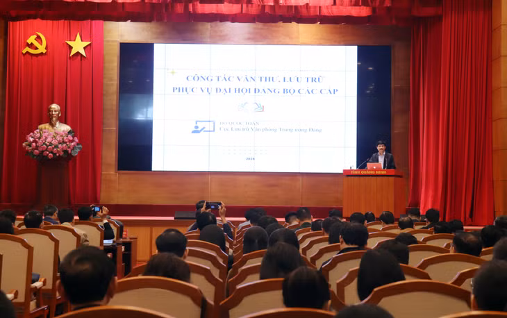 * Từ 8h – 11h30 - Chuyên đề: Công tác văn thư, lưu trữ phục vụ đại hội đảng bộ các cấp	Đồng chí Đỗ Quốc toán, Phó Cục trưởng Cục Lưu trữ Văn phòng Trung ương Đảng