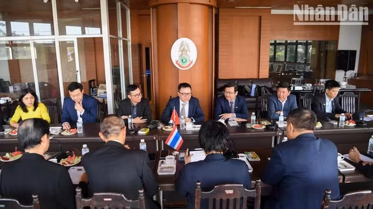 Hai bên thảo luận nhiều vấn đề cụ thể nhằm tăng cường hợp tác truyền thông giữa hai nước.
