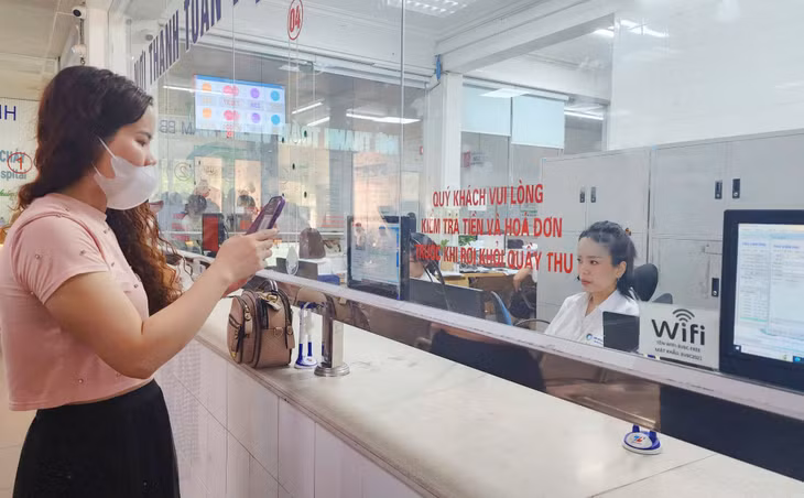 Thanh toán viện phí không dùng tiền mặt tại Bệnh viện Bãi Cháy.