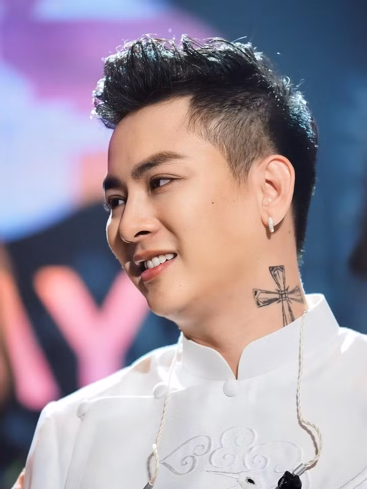 10 năm vào showbiz, Hoài Lâm đổi nghệ danh 4 lần.