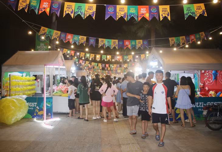 tuyến phố thương mại VuiFest Hạ Long