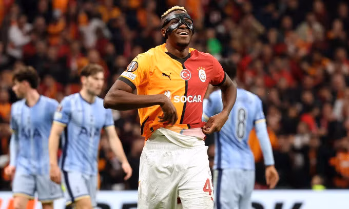 Tiền đạo Victor Osimhen lập cú đúp, giúp Galatasaray thắng Tottenham trên sân RAMS Park, thành phố Istanbul, Thổ Nhĩ Kỳ tối 7/11/2024. Ảnh: Reuters