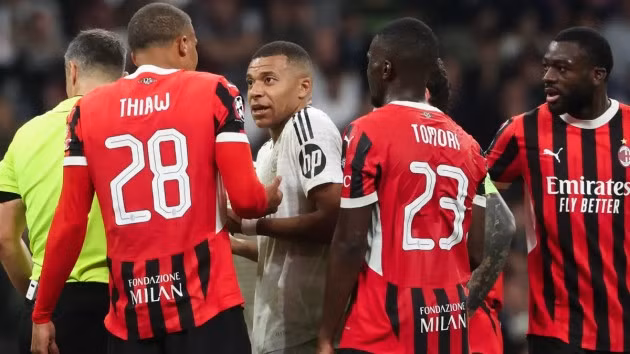 Mbappe gặp nhiều khó khăn trước hàng thủ Milan.