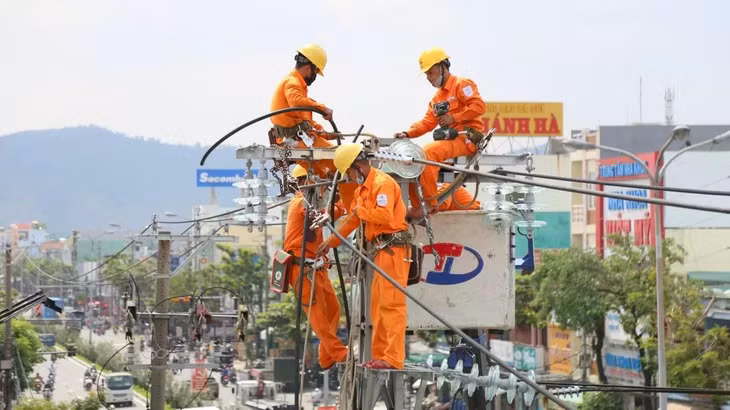 Kế hoạch dự phòng đã được xây dựng với các phương án cụ thể nhằm bảo đảm cung ứng điện trong các tháng cao điểm mùa khô (từ tháng 4 - 7/2025) và ứng phó với những tình huống bất thường như sự cố xếp chồng hay thiên tai. Ảnh: EVN