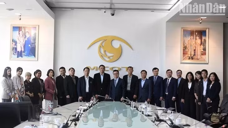 Đoàn đại biểu VJA làm việc với Tập đoàn truyền thông đại chúng quốc gia Thái Lan (MCOT).