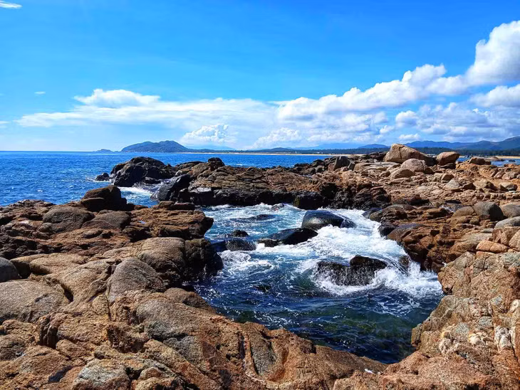 Bãi Mỹ An thuộc huyện Phù Mỹ, tỉnh Bình Định, nằm cách sân bay Phù Cát khoảng 45 km. Ảnh: Vinh Nguyên