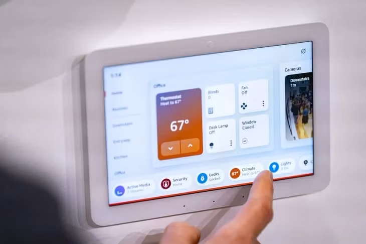 Giao diện điều khiển nhà thông minh của Amazon Echo Hub. Ảnh: Bloomberg.