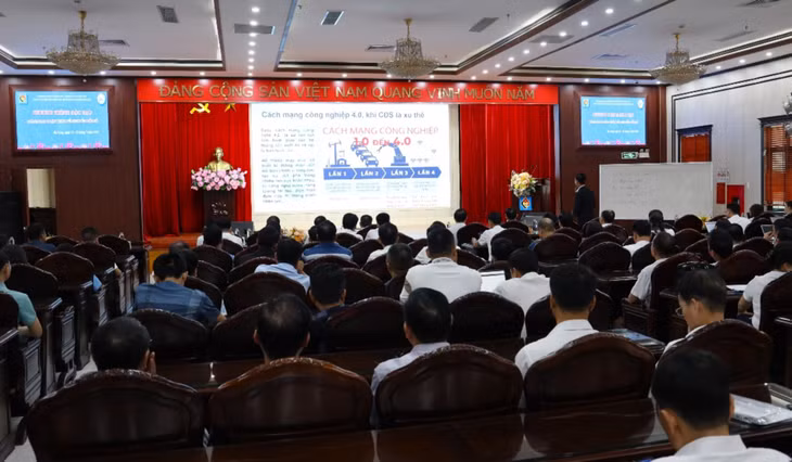 Lớp nâng cao nhận thức về chuyển đổi số được Công ty Tuyển than Hòn Gai tổ chức vào Ngày Chuyển đổi số Quốc gia 10/10/2024. Ảnh: Công ty Tuyển than Hòn Gai cung cấp