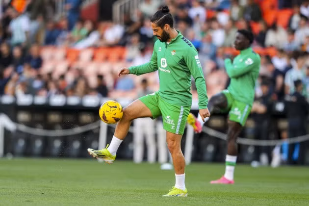 Isco tái xuất sân cỏ sau quãng thời gian dài hồi phục chấn thương.