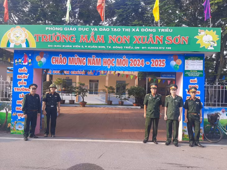 Hội CCB phường Xuân Sơn (TP Đông Triều) triển khai mô hình "Đảm bảo an toàn cho học sinh đến trường” tại Trường Mầm non Xuân Sơn.