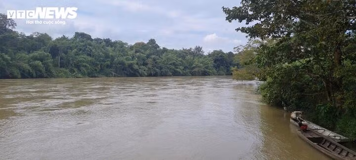Sông Sêrêpốk (đoạn qua Vườn Quốc gia Yok Đôn), khu vực được nghi là máy bay YAK-130 rơi.