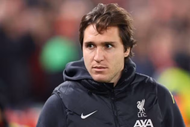 Chiesa chưa có nhiều cơ hội ra sân cho Liverpool.