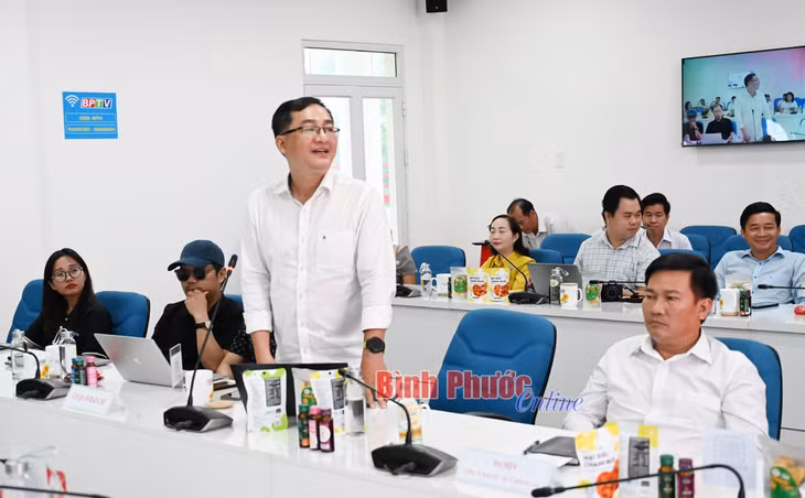 Các phóng viên, nhà báo đặt câu hỏi đến Ban tổ chức tại buổi họp báo