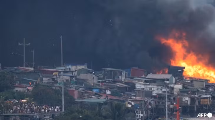 Vụ hỏa hoạn tại Isla Puting Bato. Ảnh: AFP