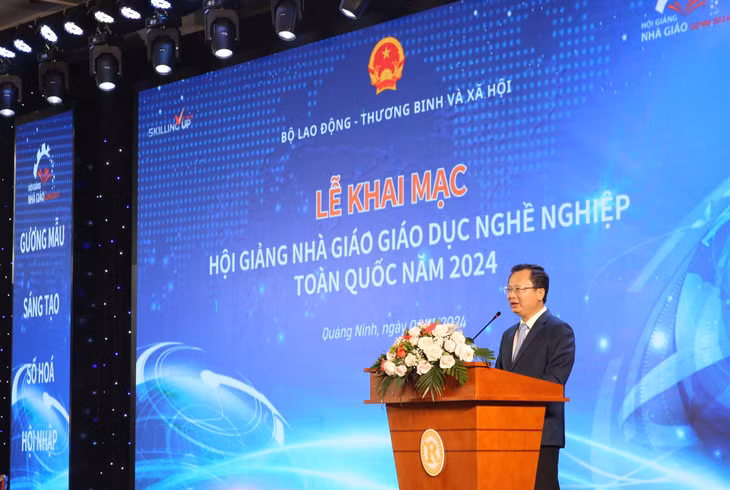 Đồng chí Cao Tường Huy, Phó Bí thư Tỉnh ủy, Chủ tịch UBND tỉnh Quảng Ninh phát biểu tại Hội giảng.